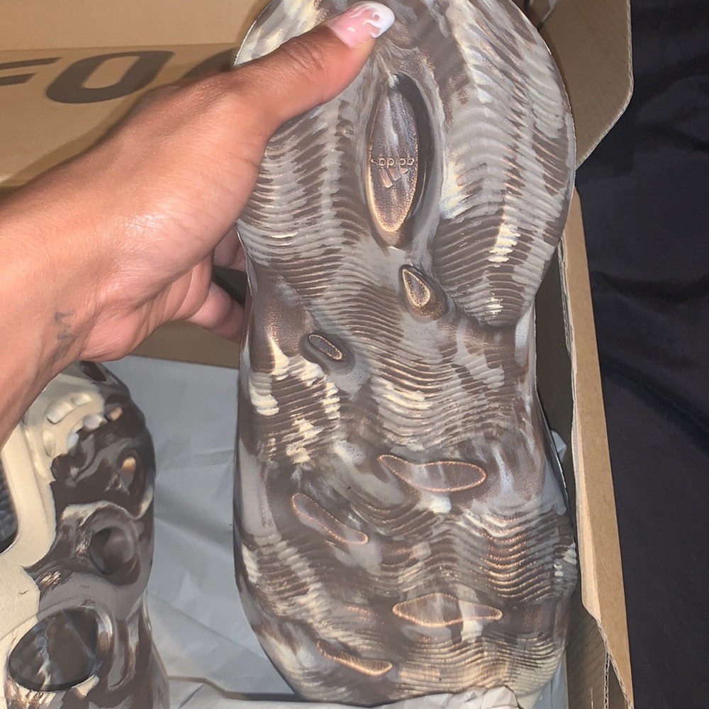Yeezy clay foam runners Authentic